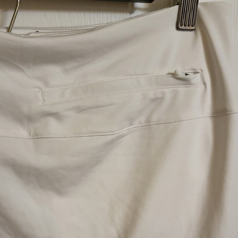 Nike white with light grey stripe skorts Size Large NWT - Picture 7 of 12